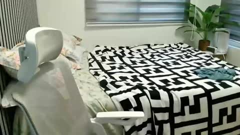 Snapshot of katiefrox_ chatting on January 15, 2025, 6:12 am katiefrox  online show from January 15, 2025, 6:12 am