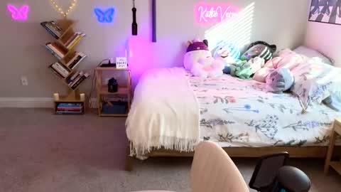 Snapshot of katieverona chatting on February 7, 2025, 9:37 pm Katie Verona online show from February 7, 2025, 9:37 pm