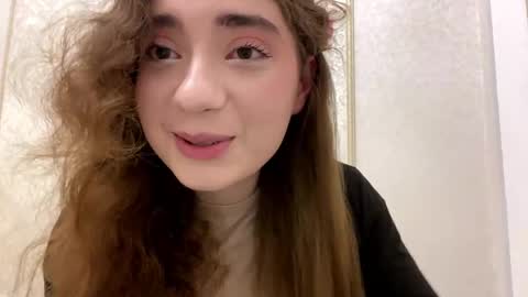 Snapshot of katinaflatau chatting on May 12, 2026, 5:21 pm Rosie online show from May 12, 2026, 5:21 pm