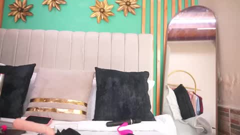 Snapshot of katlyn_martins chatting on September 14, 2025, 6:29 pm K A T L Y N online show from September 14, 2025, 6:29 pm