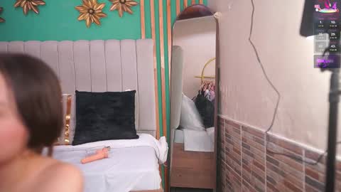 Snapshot of katlyn_martins chatting on September 24, 2025, 7:17 pm K A T L Y N online show from September 24, 2025, 7:17 pm