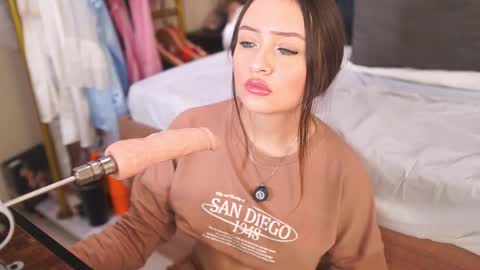 Snapshot of katlyn_martins chatting on October 26, 2025, 2:34 pm K A T L Y N online show from October 26, 2025, 2:34 pm