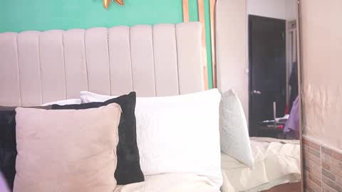 Snapshot of katlyn_martins chatting on November 30, 2025, 6:12 pm K A T L Y N online show from November 30, 2025, 6:12 pm