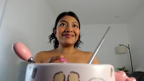 Follow me on instagram and twitter as correaktnees online show from October 22, 2025, 6:57 am