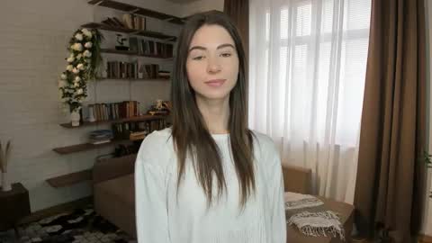 Kate Aurora online show from February 23, 2026, 9:39 am