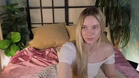 Snapshot of katt_yy chatting on July 10, 2026, 5:12 am katt_yy online show from July 10, 2026, 5:12 am