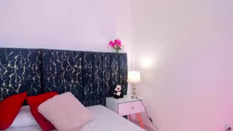 Katte online show from April 15, 2026, 1:29 pm