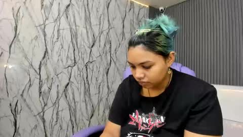 katteyes_ online show from April 14, 2026, 7:53 pm