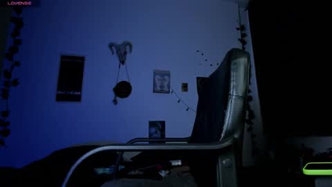 kattx   independent model online show from November 27, 2025, 5:42 am