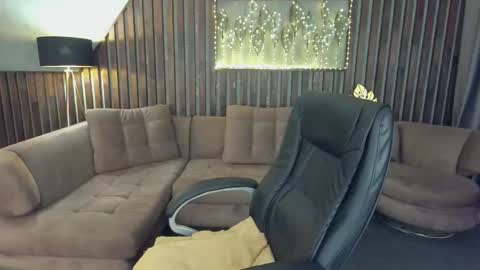 Katty online show from December 21, 2025, 6:26 pm