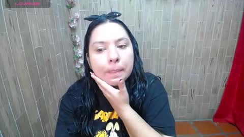 Katy online show from November 18, 2025, 1:00 am