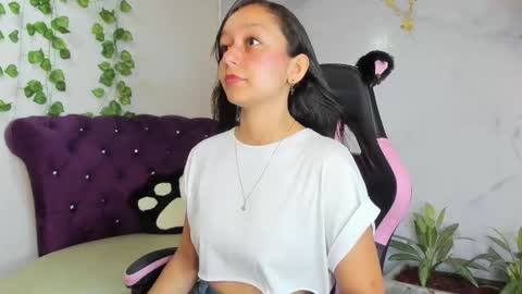 Snapshot of katy_sweet19 chatting on December 2, 2025, 6:36 pm Katy online show from December 2, 2025, 6:36 pm