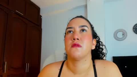 KATYAJHONSS online show from July 7, 2026, 9:52 pm