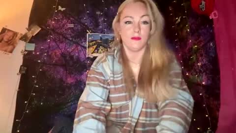 kay_la online show from September 14, 2025, 2:11 am