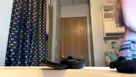 kay_la online show from November 26, 2025, 11:11 am