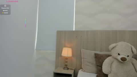   online show from October 24, 2025, 11:17 am