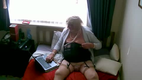 kayeisacd2 online show from October 10, 2025, 8:57 am