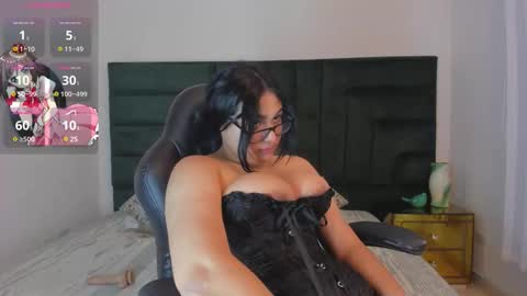 kaylahank online show from November 18, 2025, 11:58 am