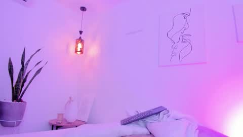      K A Y L A      online show from November 6, 2025, 2:07 pm