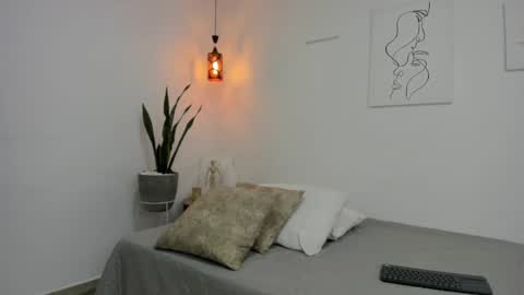      K A Y L A      online show from November 18, 2025, 1:37 pm