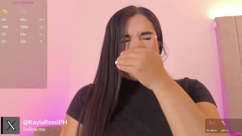 Kayla online show from November 18, 2025, 6:45 pm