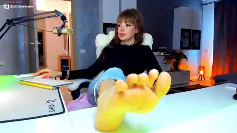 kaylee online show from July 10, 2026, 1:36 pm