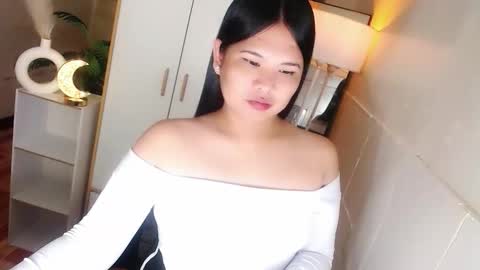 Snapshot of kayleepinay chatting on January 14, 2026, 6:35 pm Y O U R F U T U R E K A Y L E E online show from January 14, 2026, 6:35 pm