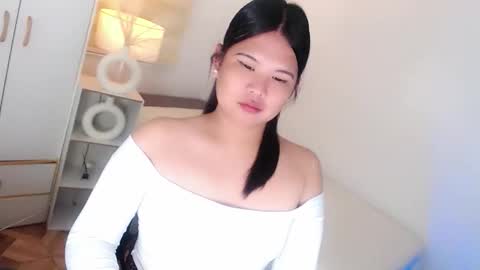 Snapshot of kayleepinay chatting on April 20, 2026, 5:05 pm Y O U R F U T U R E K A Y L E E online show from April 20, 2026, 5:05 pm