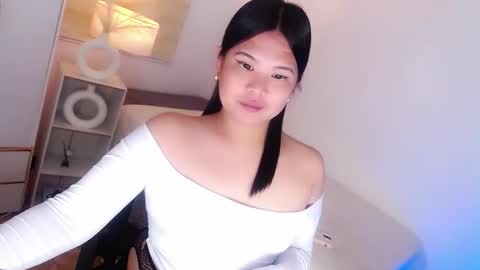 Snapshot of kayleepinay chatting on April 23, 2026, 6:21 pm Y O U R F U T U R E K A Y L E E online show from April 23, 2026, 6:21 pm