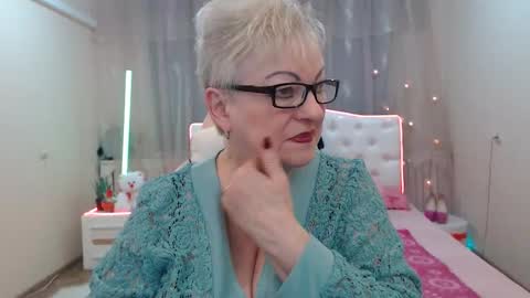 Snapshot of kaylesmoll chatting on November 12, 2025, 7:57 pm kaylesmoll online show from November 12, 2025, 7:57 pm