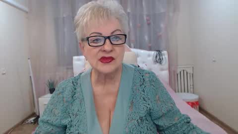 Snapshot of kaylesmoll chatting on November 19, 2025, 7:25 pm kaylesmoll online show from November 19, 2025, 7:25 pm