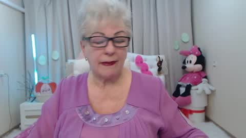 kaylesmoll online show from April 1, 2026, 6:38 pm