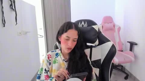 kaylie online show from November 12, 2025, 11:43 am