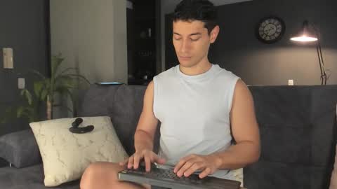 Snapshot of kayn_kalo chatting on November 15, 2025, 8:27 pm Kayn online show from November 15, 2025, 8:27 pm