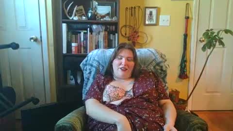 Snapshot of kaytiebird96 chatting on February 25, 2025, 10:07 pm Katie Bird online show from February 25, 2025, 10:07 pm