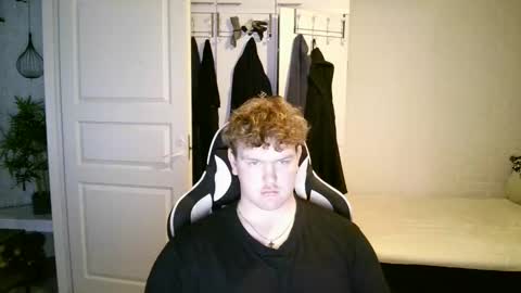 Snapshot of kayttajaviides5 chatting on October 24, 2025, 7:05 am Aatu online show from October 24, 2025, 7:05 am