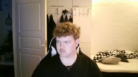 Snapshot of kayttajaviides5 chatting on December 1, 2025, 8:30 am Aatu online show from December 1, 2025, 8:30 am