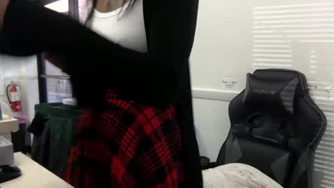 KCupCakes online show from February 11, 2026, 8:03 pm