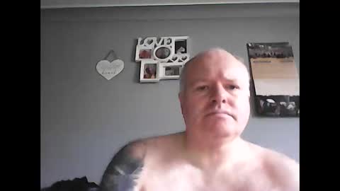 kdus4444 online show from November 16, 2025, 10:54 am