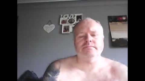 kdus4444 online show from December 1, 2025, 9:47 am