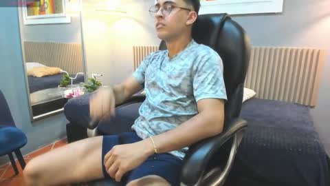 Snapshot of keanu_true chatting on March 2, 2026, 10:16 pm KEANU online show from March 2, 2026, 10:16 pm