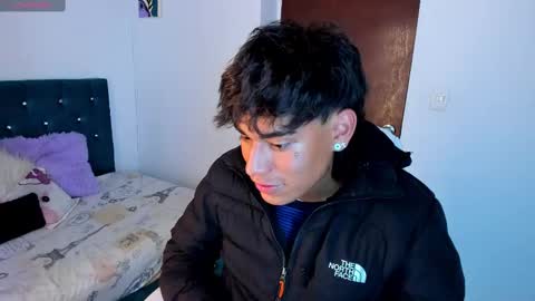 Snapshot of keevin_cross_ chatting on March 9, 2025, 6:32 pm Keevin online show from March 9, 2025, 6:32 pm