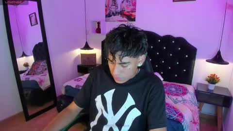 Snapshot of keevin_cross_ chatting on March 12, 2025, 3:18 pm Keevin online show from March 12, 2025, 3:18 pm