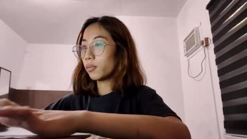 Andrea online show from April 19, 2026, 2:44 am