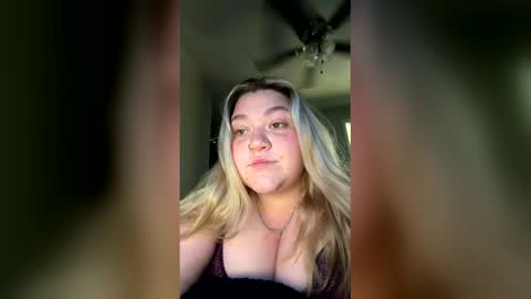keilei22 online show from May 12, 2026, 3:53 pm