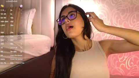 Keily Bennet online show from May 17, 2026, 11:23 pm