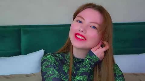 Keira online show from September 15, 2025, 6:08 pm