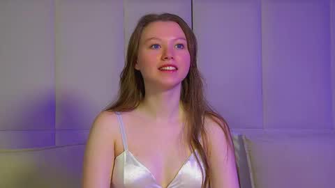 Keira online show from November 19, 2025, 6:30 pm