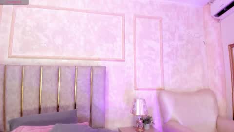 keirahartz online show from December 15, 2025, 3:44 am