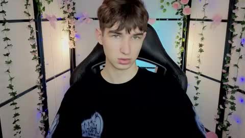 Snapshot of keithcozart1337 chatting on December 4, 2025, 1:42 pm Mark online show from December 4, 2025, 1:42 pm